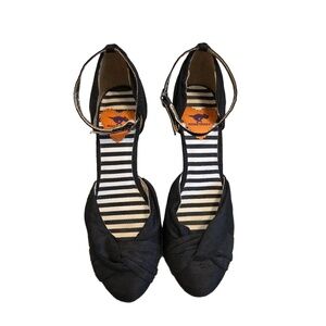 ROCKETDOG Black Ankle Strap Twisted Knot Toe Ankle Buckle Pointed Toe Heels 6.5M